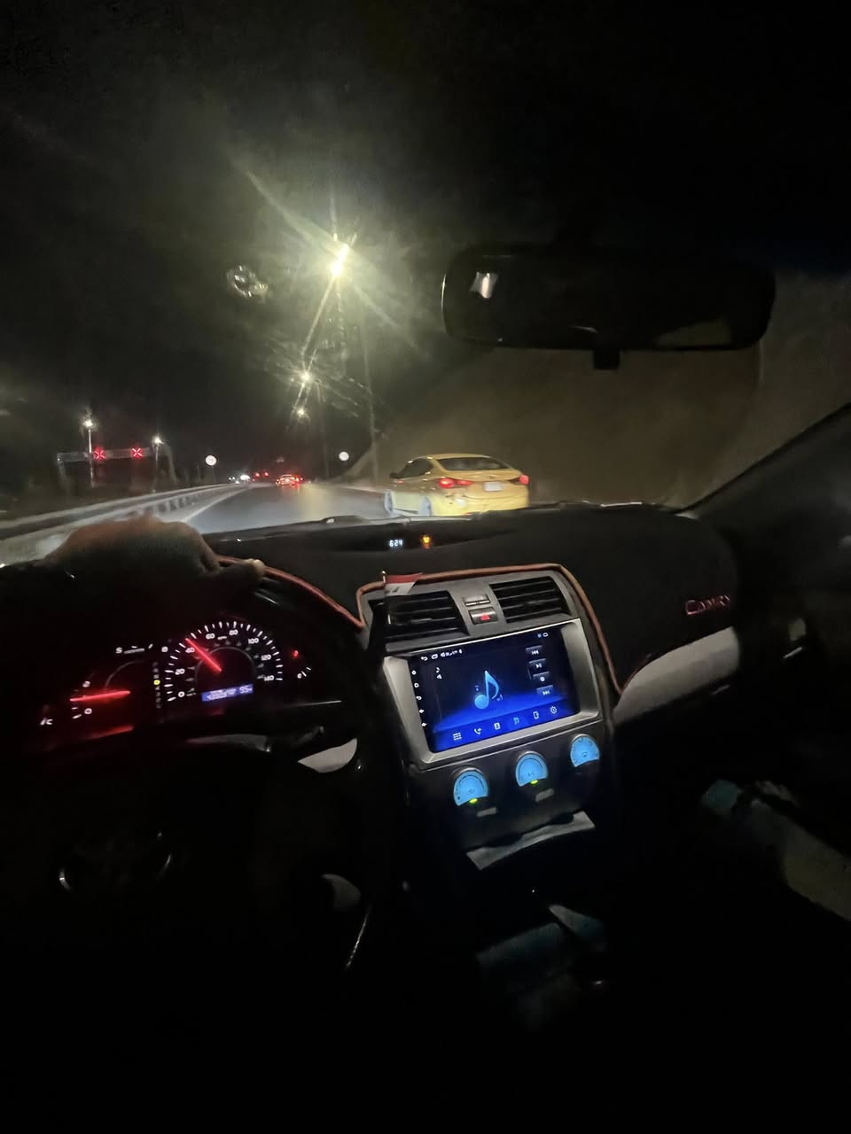 كامري 2009  حادثها
جاملغ خلفي جهه سكن صبغ+ بابتين خلفي امامي جهه سكن مبدلات بلادي باقي الكشر بيه ملاحظات بسيطه
محرك مبدل كازكيت شرط بدون تبخير بدون تنقيص 
صرفيتها حسب الكتلوك كل 100 كيلو 10 لتر
سعر 93 وبيها مجال
***********
 ابيع مستعجل رقم بغداد ثاني يوم احولك
