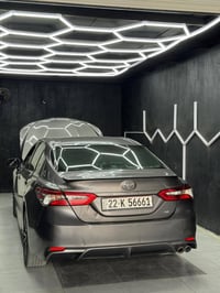 كامري 18 SE فول  ماعدة سلايت مابية سلايت بصمة  رادار 360 امامي خلفي جو...