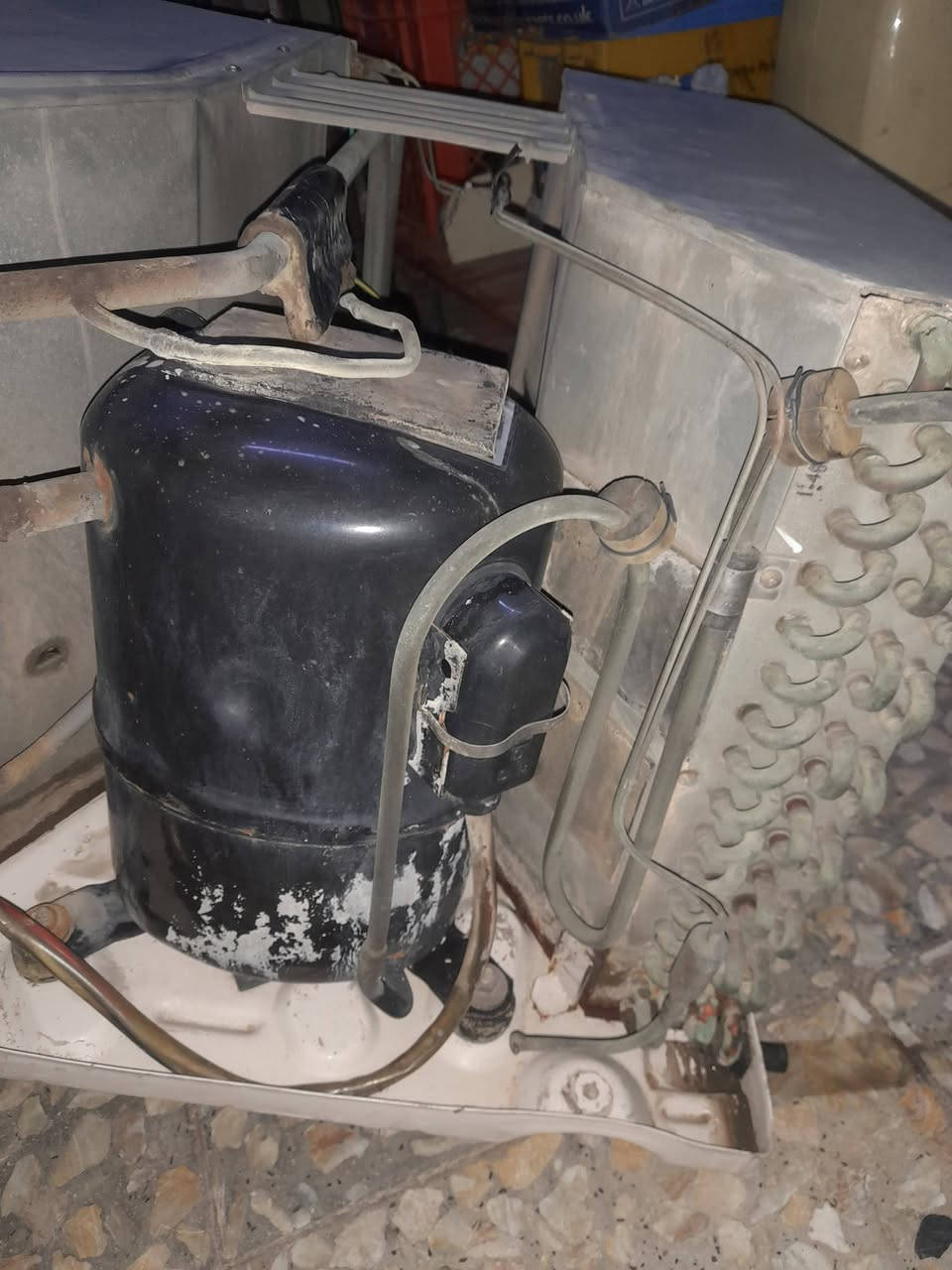 جنرال الابتر طنين نظيف جدا سعره ٣٠٠الف بغداد البلديات ***********
