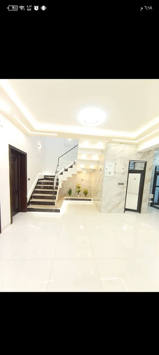 دار للبيع حله نادر الاولى حي الزيتون يحتوي على ثلاث غرف نوم واصاله والكلدور وكراج سياره الاستفسار على هاذه الرقم ***********
