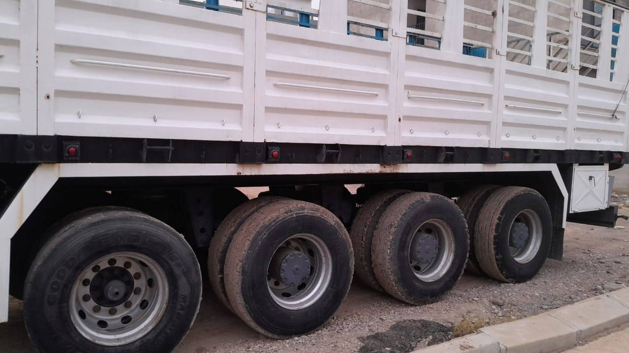 السلام عليكم ورحمة الله وبركاته
للبيع عربانه شاصي محلي 16)
الطول (13متر و60) فصال)
مال رمادي ارتفاعها(175)
عرظها (250) كاملا عل شغل)
جادر جديد شتوي وصيفي)
طخم تاير جديد بيها)
3دناكير برينه والرابع 13رفاع)
العنوان موصل اخوكم ابوثامر مكلف بنشر السعر( 150)💵
وبي مجال للإستفسار التصال
*********** ☎️
*********** ☎️
