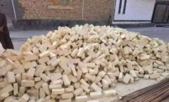 السلام عليكم طابوق للبيع مكان كوت العدد 4000 وزياده 250 سعر ***********
