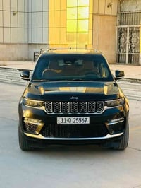 جيب كراند شيروكي فئة سومت خمس راكب المرغوب  موديل 22 لون اسود ملكي  حا...
