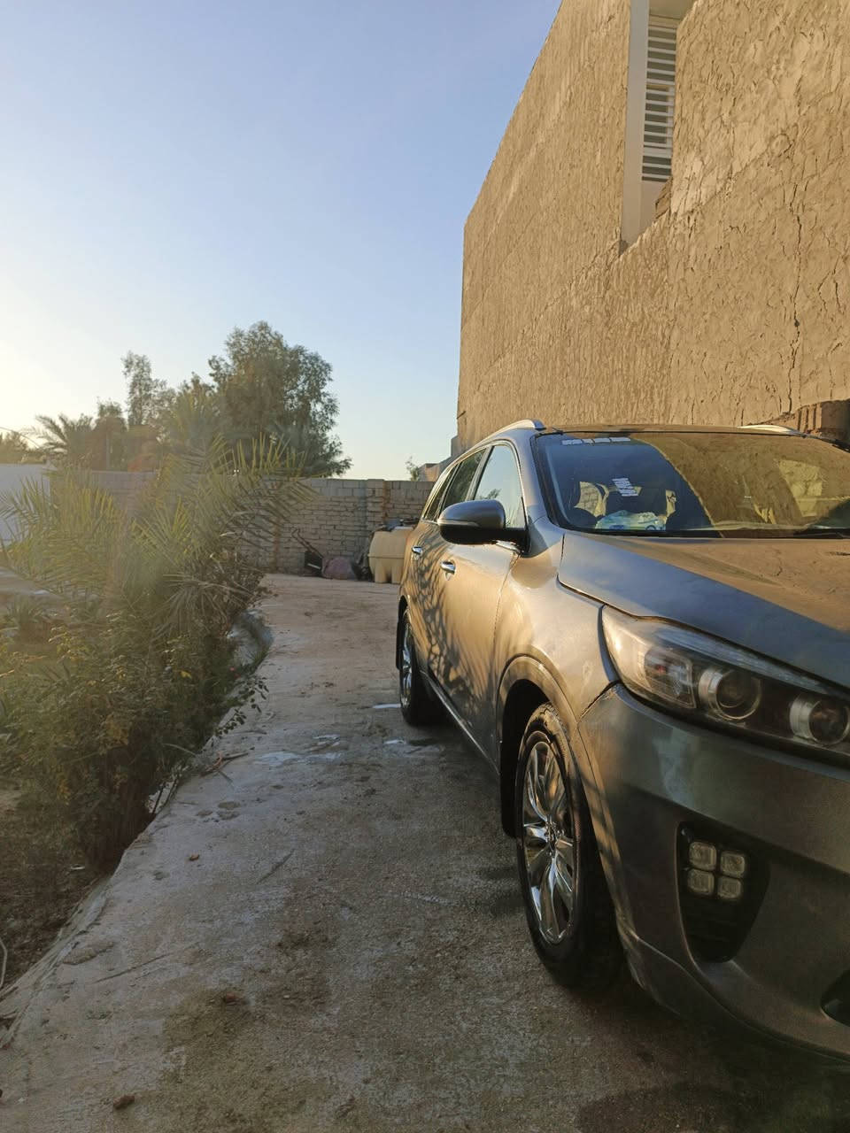 السلام عليكم
سيارة سورنتو موديل 2016 وارد امريكي 
لون إسمنتي 🩶
فول مواصفات فئة ال SX 
دفع أمامي 
7راكب 
تبريد 3 قطع 
كشنات كهربائي
كامرة وحساسات كامل شغالة 
بانوراما 
بصمة 
مرايات ذكية  
مكان السيارة بابل حي نادر الثالثة للأستفسار مراسلة الحساب أو الأتصال على الرقم ***********

ملاحظة📍🚨 السيارة مصبوغة عام وبيهة خط جراد بالتنتة 
ونقبل مراوس
