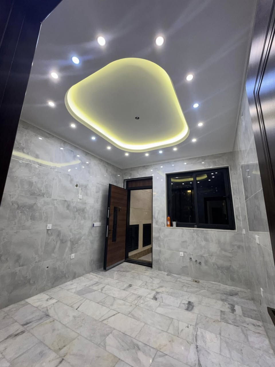 � للبيع حصراً لدى شركة عماد الاستقرار للمقاولات والتطوير العقاري🏠 
📍 الموقع: بغداد – السيدية – مربع الضباط
 ✳️ دار سكني راقٍ بمواصفات متميزة
 ✳️بمساحة 160 متر  واجهة 8 متر وبنزال 20 متر 
‼️الدار يتميز بـ:• بناء مودرن بأحدث التفاصيل المعمارية
• 5 غرف نوم “سويت”
• هول حولي واسع + استقبال أنيق
• واجهة مرمر بتصميم هندسي مميز
• أرضية مرمر فخم
• ديكورات داخلية متكاملة
• ألمنيوم تركي الصنع (سلايد ومفصلي)• تنفيذ دقيق بمعايير هندسية عالية
✨ الدار جاهز للسكن الفوري ✨

🏠لمعرفة السعر ارسل كلمة "الاستقرار" برسالة على الخاص ويصلك الرد فورا

📞 للاستفسار والتواصل:
• أبو علي الجنابي: ***********
• علي الجنابي: ***********
📍 موقعنا: السيدية – شارع الضباط – قرب دائرة الكهرباء الاستقرار… ثقة تُبنى … خبرة متطورة

  #شركة_عماد_الاستقرار_للمقاولات_والتطوير_العقاري #عقارات #عقارات_السيدية #العراق #عقار  #عقارات_بغداد #عقارات_الكرخ #عقارات_السيدية_الجادرية_العرصات_الكرادة_زيونة_شارع_فلسطين
