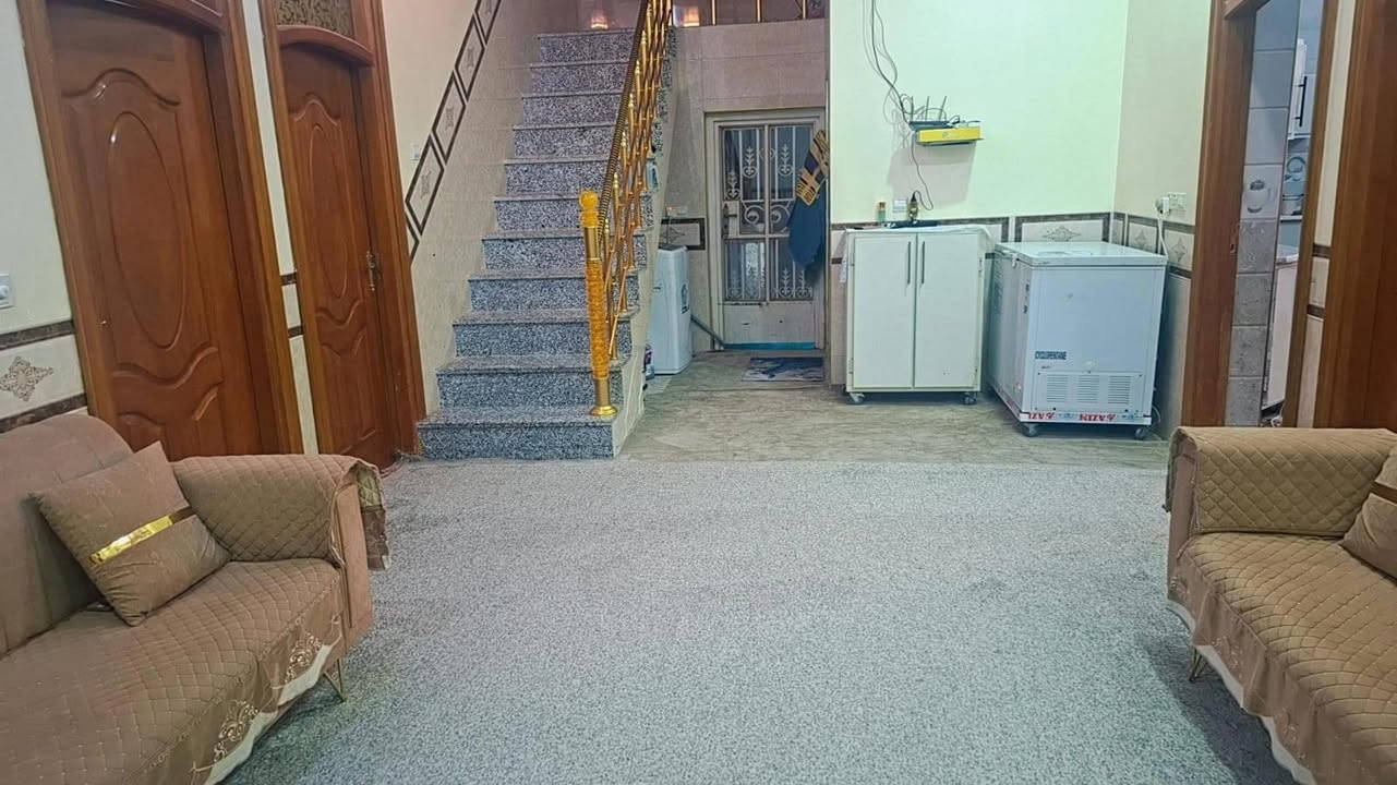 السلام عليكم موجود بيت للبيع ال عبود قرب حسينية السادة الشرامطةزراعي سند ٢٥ وبي معامله تطويب بالبلدية مساحته ٢٠٠ بي غرفتين كبار ٤في٥ ومطبخ جبير وصاله وبراني وصحيات داخليه وخارجيه بنائه كله طابوك ومرتب باقي التفاصيل اتصل على الرقم ***********
