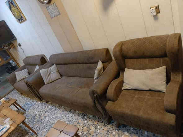 تخم للبيع شغل درجة اولى قبل سنتين مشتغلي بمليون و600 بلوك توصى 10 مقاعد قماش وتر بروف يحتاج فقط غسل بي بوحدة من القنفات فتگ موضح بالصورة السعر 350 الف بي مجال مكانة بغداد الدورة 
***********
