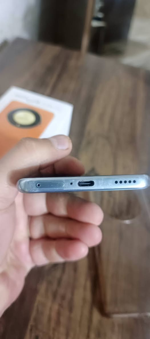 السلام عليكم هونر اكس9بي 
جهاز ذاكره 265 العشوائيه12 الجهاز نظيف جدا بس قرص الكامره مبدل مابي اي مشكله مكفول السعر180 ماعندي توصيل
مكان بغداد حسينيه الراشديه رقم ***********
