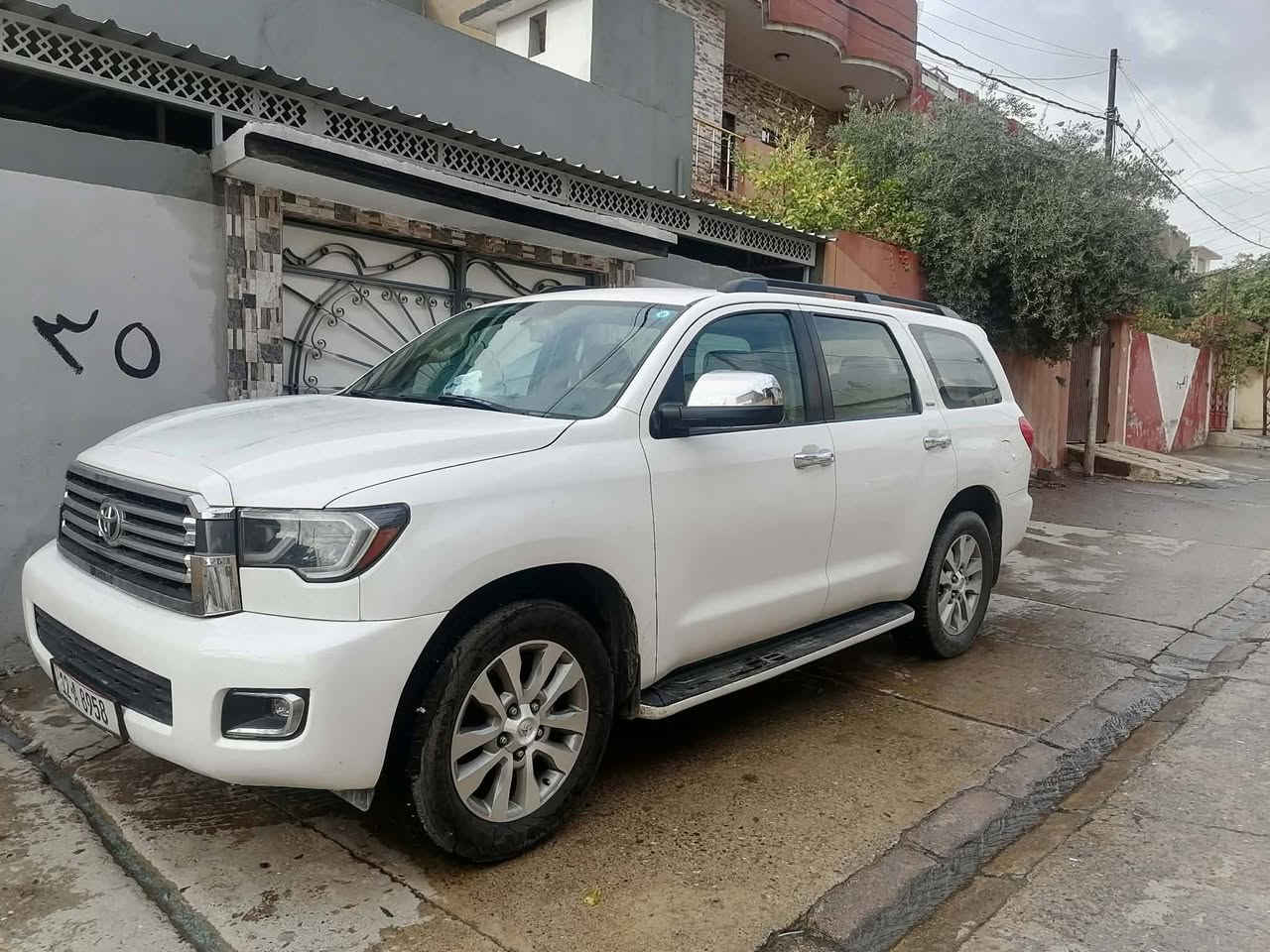 السلام عليكم للبيع سياره سيكويا موديل 2010 كير اتوماتيك السياره مكفوله كفاله عامه ما عده شويه  صبغ براس الجاملغ اليمين محرك8 سلندر (5700)  السياره ماشيه 256 رقم نينوى دولي سنويه جديده بسمي السياره واردامريكي السعر 230 وبيها مجال حك الجيه العنوان موصل جانب الايمن حي المطاحن رقم صاحب السياره
*********** كورك
*********** اسيا
