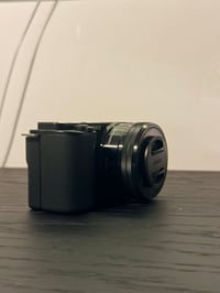 سوني ZV-E10 • نظيفة جداً • عدسة ١٦-٥٠مم