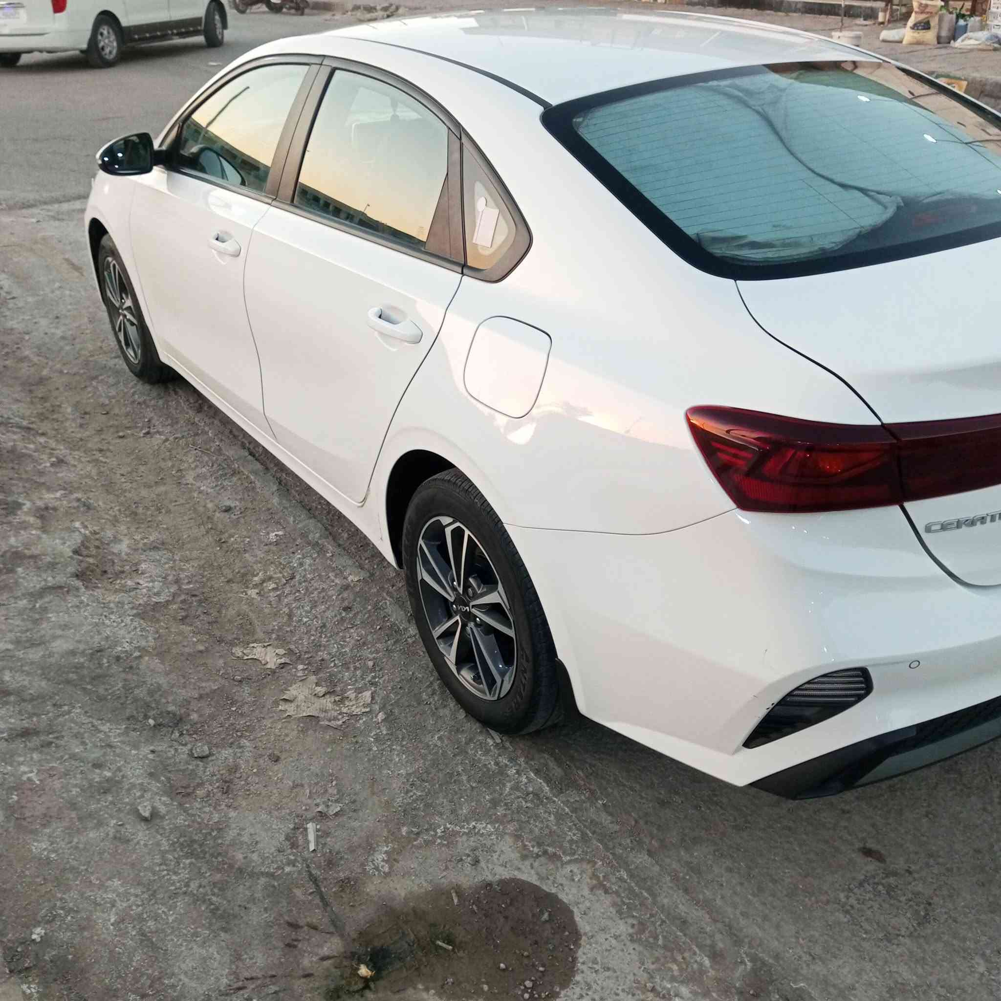 سيراتو موديل 23 مكفولة محرك 2000  رقم موبايل ***********
