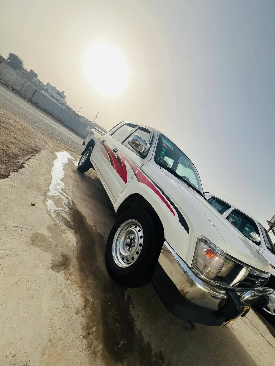 السلام عليكم للبيع بيكم جمرة مديل2001 مكفوله عله وضع الشركه بيها قطعتين صبغ اثر طخه بصيطه سياره جاهزة ترايك وين متريد حلوه احله من الصور مداور ثاني يوم  وسعر100قفل مجال حك الجية مكان بغداد ***********
