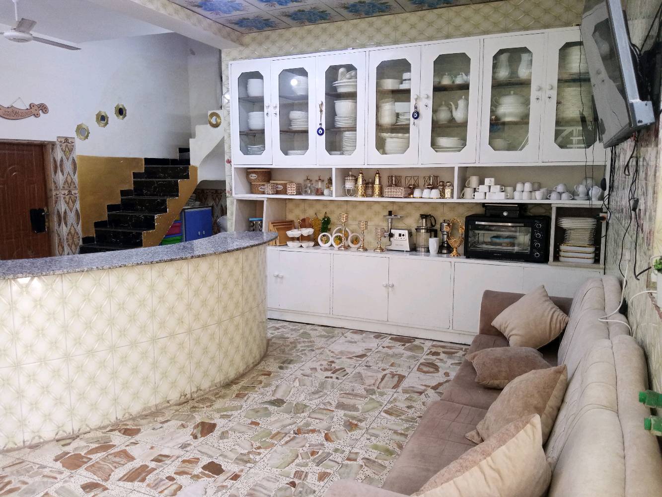 بيت بالمحموديه حي الشهداء 288 متر قاط ونص طابو ملك صرف بناء بلوك 4غرف نوم 2صالات مطبخ وحمامات 2 واستقبال للاستفسار على الرقم او الواتساب ***********.    حي كامل خدمات ماء مجاري كهرباء وتبليط
