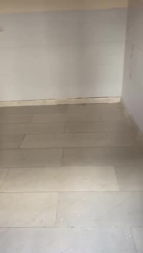 يعلن مكتب الباش الشمري للعقار والمحاماة عن توفر  
دار للبيع مساحة 42  واجهة4 نظيف جاهز لسكن حالين فارغ.  يحتوي على استقبال ومطبخ وخدمات ومنور طابق ثاني غرفة  جبيرة العنوان بغداد الجديدة مربع الخليج قرب البيت الصيني للاستفسار مراسلة واتساب اوتصال ***********
