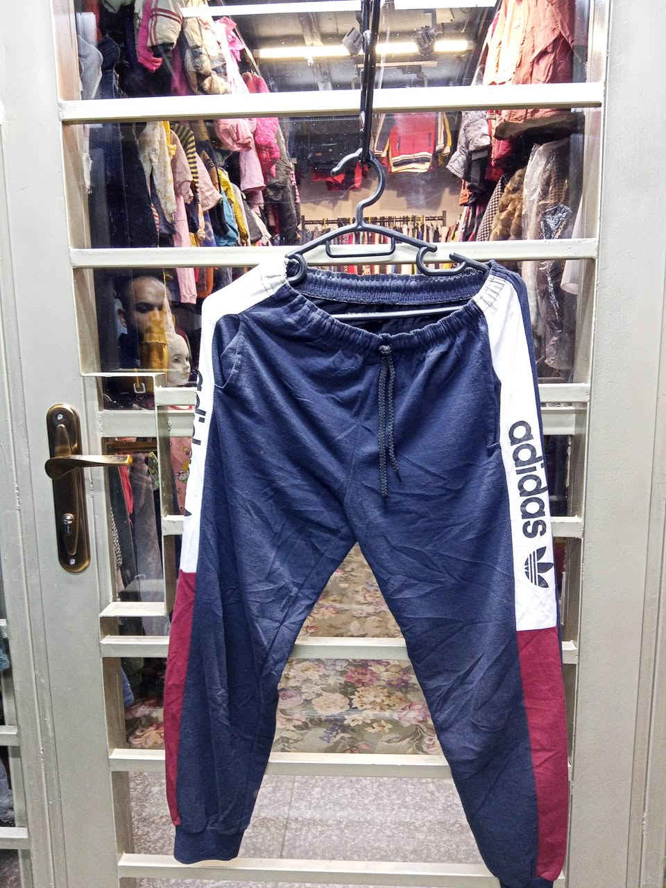 كسر باله جديد توفر بنطال قطن ومبطن رجالي نسائي هذه عينات فقط متوفر عدت موديلات وبسعار جداً مناسبه في محل ابو محمد 
العنوان حي الخضراء مقابل جسر الشهيد ابو بكر السامرائي 
للحجز والاستفسار:***********
