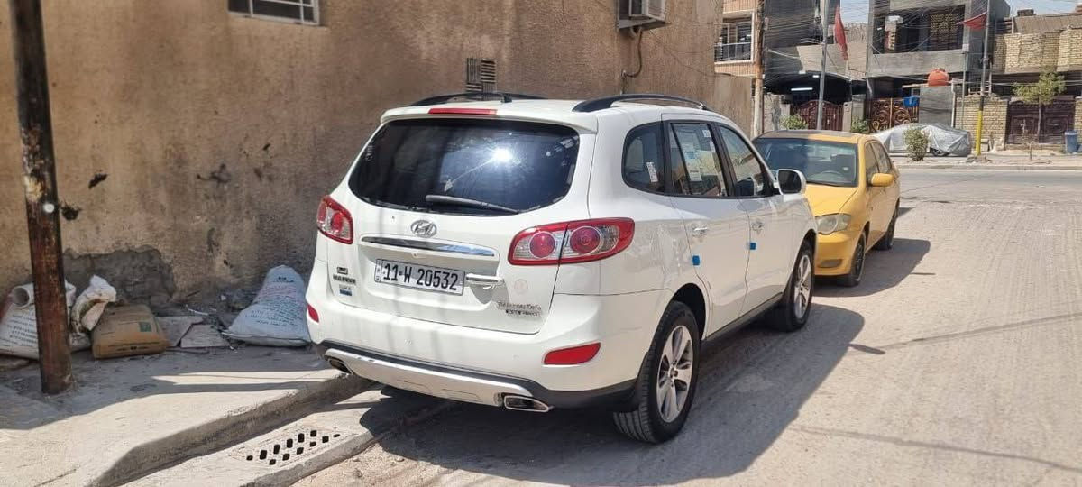 السلام عليكم
سنتافي ٢٠١٢ فول مواصفات للاخير
بصمه تشغيل وفتح بيبان
6 سلندر ٣٥٠٠ كير ومكينه مكفولات
مري شفط
كشنات جلد كشن كهرباء
حساسات وكامره وشاشه
السياره بيها قطعتين صبغ
جاملغ الخلفي والباب فقط صبغ
مكان السياره البياع
السعر ١٤٨ 
***********
