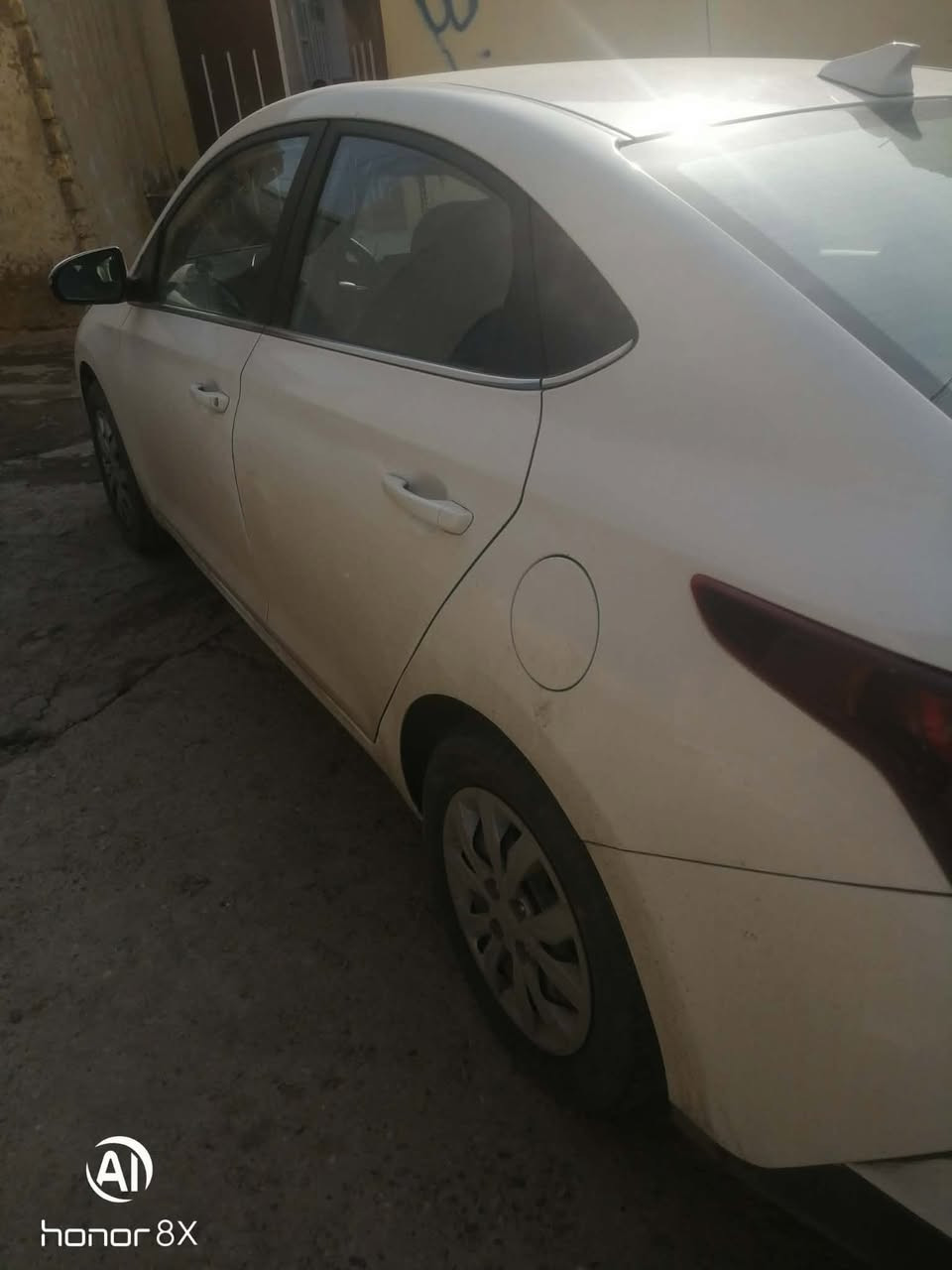 اكسنت 2022 خليجي بسمي محرك 1400  بيها قتعتطين و بل باب السياق و الي وره شوي صبغ خارج مو هين السعر 120 و بيها مجال العنوان موصل الايسر ***********
