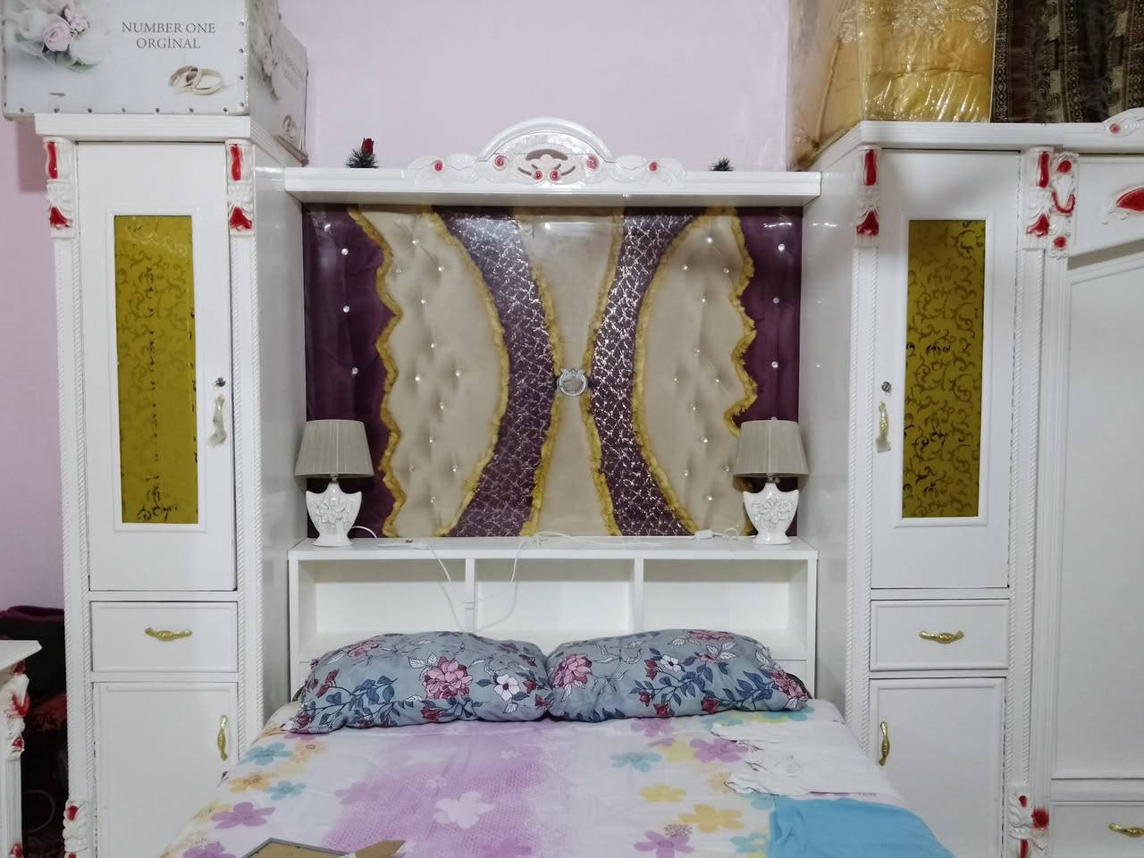 سلام عليكم غرفه نوم عراقيه تصميم تركي للبيع فقط استعمال قليل كلش وهاي كدامكم وبعد احله من صور وشراي يدلل رقم *********** واتساب او لخاص مفتوح
