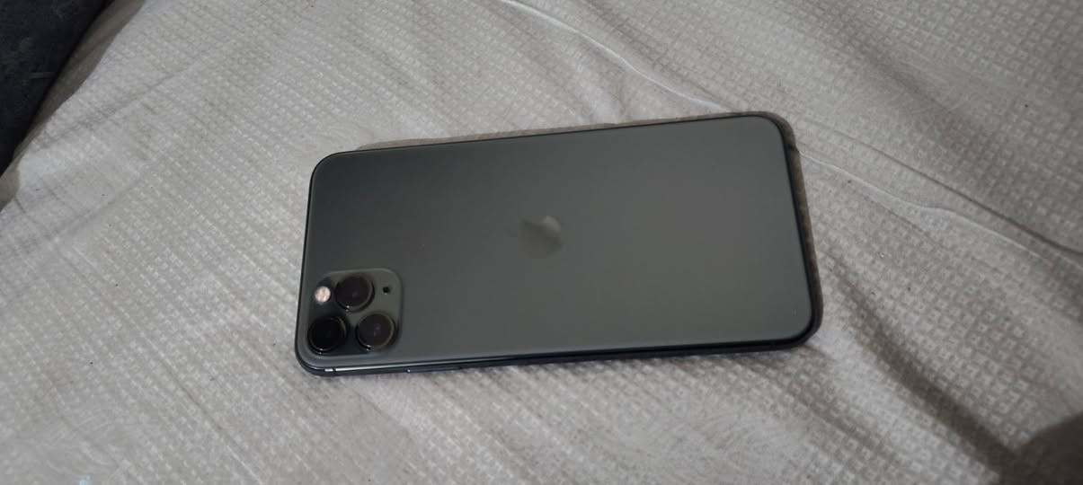 سلام عليكم
جهاز ايڤون 11برو ماكس مامفتوح بطاريه 84 ذاكره 256 سعر 400 وبيه مجال كفاله عامه 
رقم صاحب الجهاز بيه واتساب ***********
