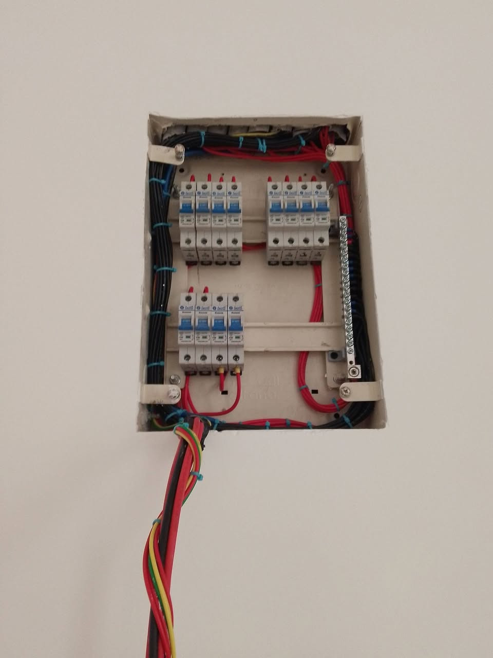 ‏كهربائي منازل بأسعار مناسبة 
‏
‏تأسيس وتنفيذ جميع الأعمال الكهربائية ⚡
‏تأسيس كهرباء المنازل والشقق والمحالات ✅
‏
‏الاستفسار ***********
‏
‏
‏
‏
‏
‏
‏
‏
