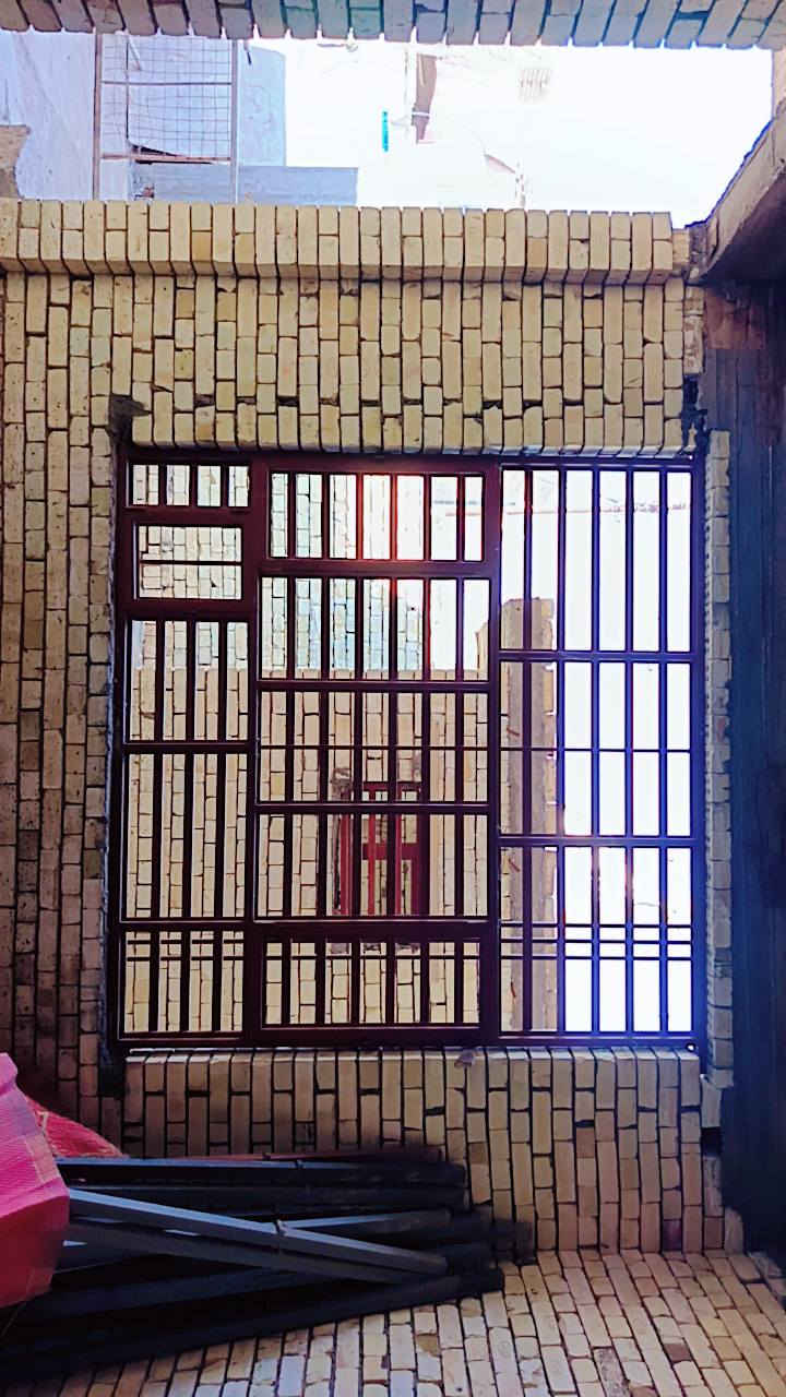 سلام عليكم بيت اللبيع بل دوانب مقابيل صورت سيد بشارع تشابيه المساحه 200متر مكلف بل نشر الستفسار نتصال برقم***********
