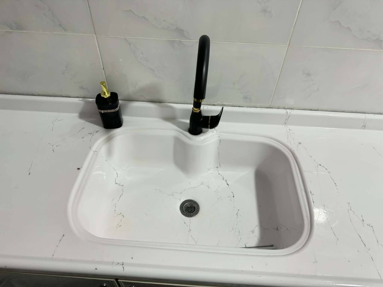 بەردی ئەسڵی دەرەجە یەکی دەست کرد 3مەتر دریژ بە بنەوە بۆ فرۆشتت


**إذا كنت صاحب هذا الإعلان وتريد حذفه لأي سبب، رجاءا أرسل رسالة إلى الدعم الفني**