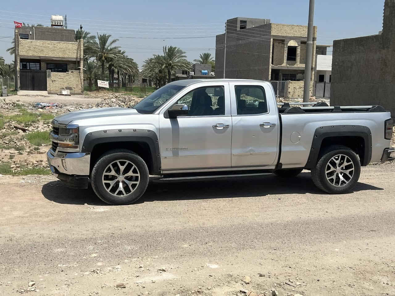 سلام عليكم سلفرادو ١٧ مكينه ٤٣٠٠ ماشيه ٤٧ الف مابيهه اي نقص السياره مصبوغه أحزام باب قصير بدي قصير سنويه وهزه جديده تفاصيل *********** مكاني بغداد الدوره
