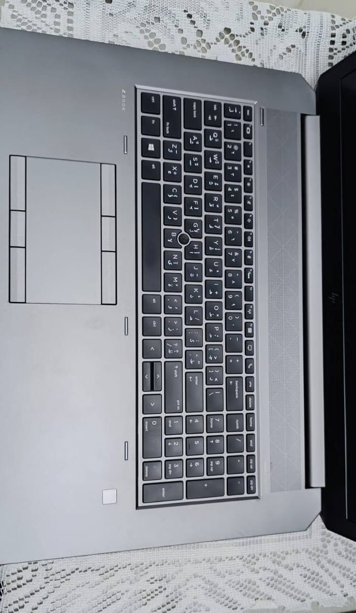 💻 HP ZBook 17 G6 Workstation
مواصفات الوحش
النظافه 99% 💙🔥

الموديل: HP ZBook 17 G6 (فئة محطات العمل الاحترافية).
المعالج: Intel® Core™ i9-9880H (الجيل التاسع) ثماني النواة، بسرعة تصل إلى 4.80 GHz (يظهر كـ 16 قلب في النظام).
الذاكرة العشوائية (RAM): 16GB DDR4.
كرت الشاشة (المنفصل): NVIDIA Quadro T1000 بسعة 4GB أساسية (مثالي لبرامج الهندسة والرندر ومونتاج الفيديو).
كرت الشاشة (المدمج): Intel® UHD Graphics 630.
الشاشة: حجم 17.3 إنش (توفر مساحة رؤية واسعة جداً للمصممين).

يتوفر توصيل🚕🚕❤️

سعر ٧٥٠ الف


**إذا كنت صاحب هذا الإعلان وتريد حذفه لأي سبب، رجاءا أرسل رسالة إلى الدعم الفني**
