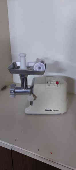 غراض بيت للبيع درجه اولى للبيع الاستفسار الاتصال ع*********** شارع سالم خلف شركه كورك قرب دائره الكهرباء
