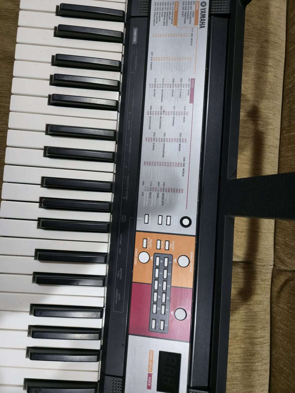 للبيع Yamaha PSR-F50 بحالة ممتازة
السلام عليكم
معروض للبيع  Yamaha PSR-F50 (أورك) مستعمل شبه جديد 
 نظيف جدًا واستعمال قليل جدًا.
 شغال 100% بدون أي مشاكل.
 جميع النوتات صحيحة والصوت واضح وقوي
 مناسب للمبتدئين والهواة والتعلّم بالبيت.
 معاه الشاحن الأصلي Yamaha PA-130.
 السعر: 300 الف وبيه مجال
 للتواصل عبر الواتساب: ***********
