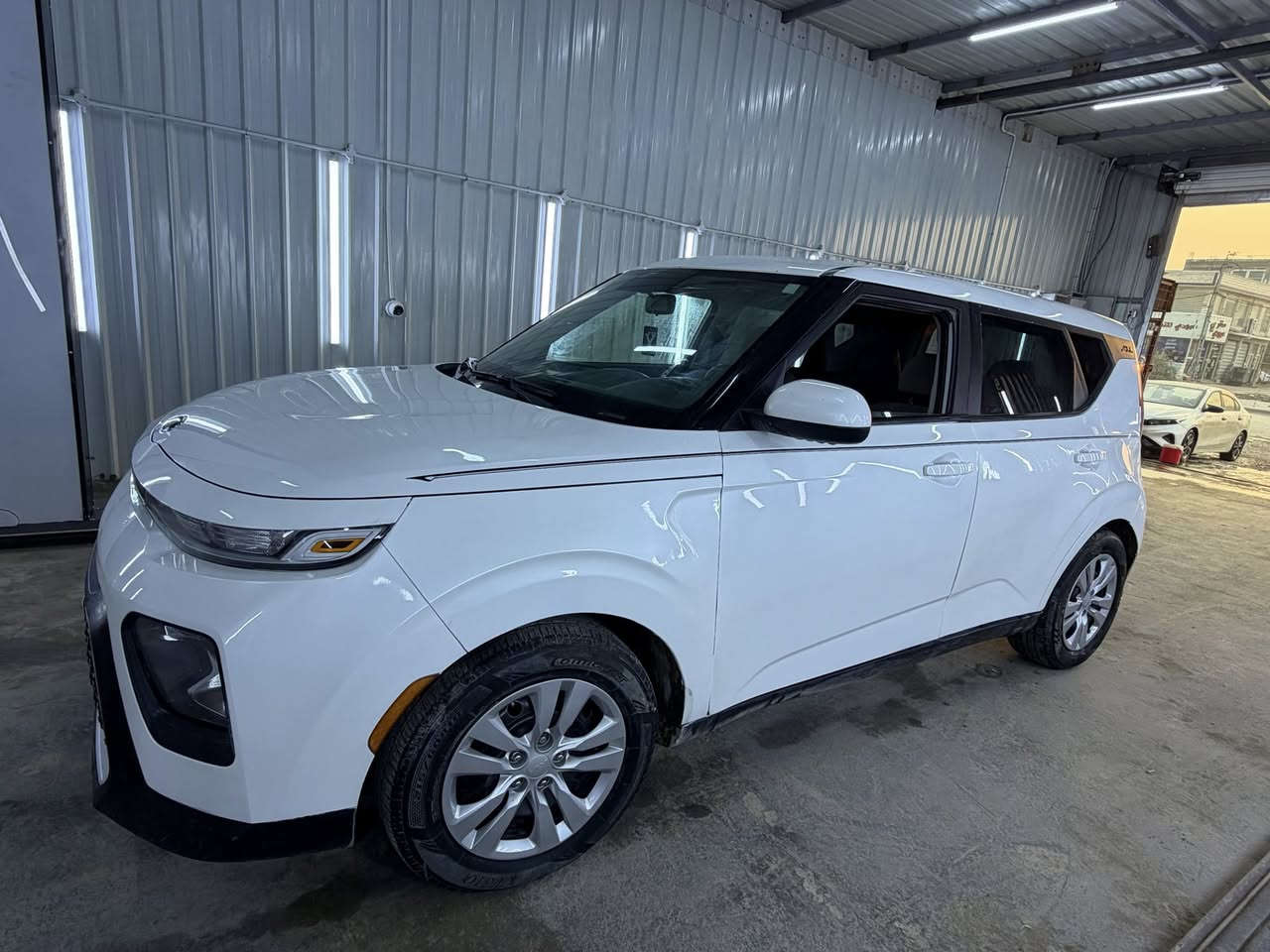 السلام علیکم
كيا صول 
موديل 2020
رقم بغداد مشروع وطني
وارد امريكي
المواصفات
مكينه دوش 2000ما مفتوحه
كامرا شاشه
تحكم جهتين
داخل لونين
سياره حادثه من امريكه طخات بدون لا شاصي ولا لغد بجم كبس ما بي ضربه بيه مكانات صبغ صور الحادث موجوده ويه لمنشور
السعر 118 وبيه مجال بسيط
مكاني بابل ***********
