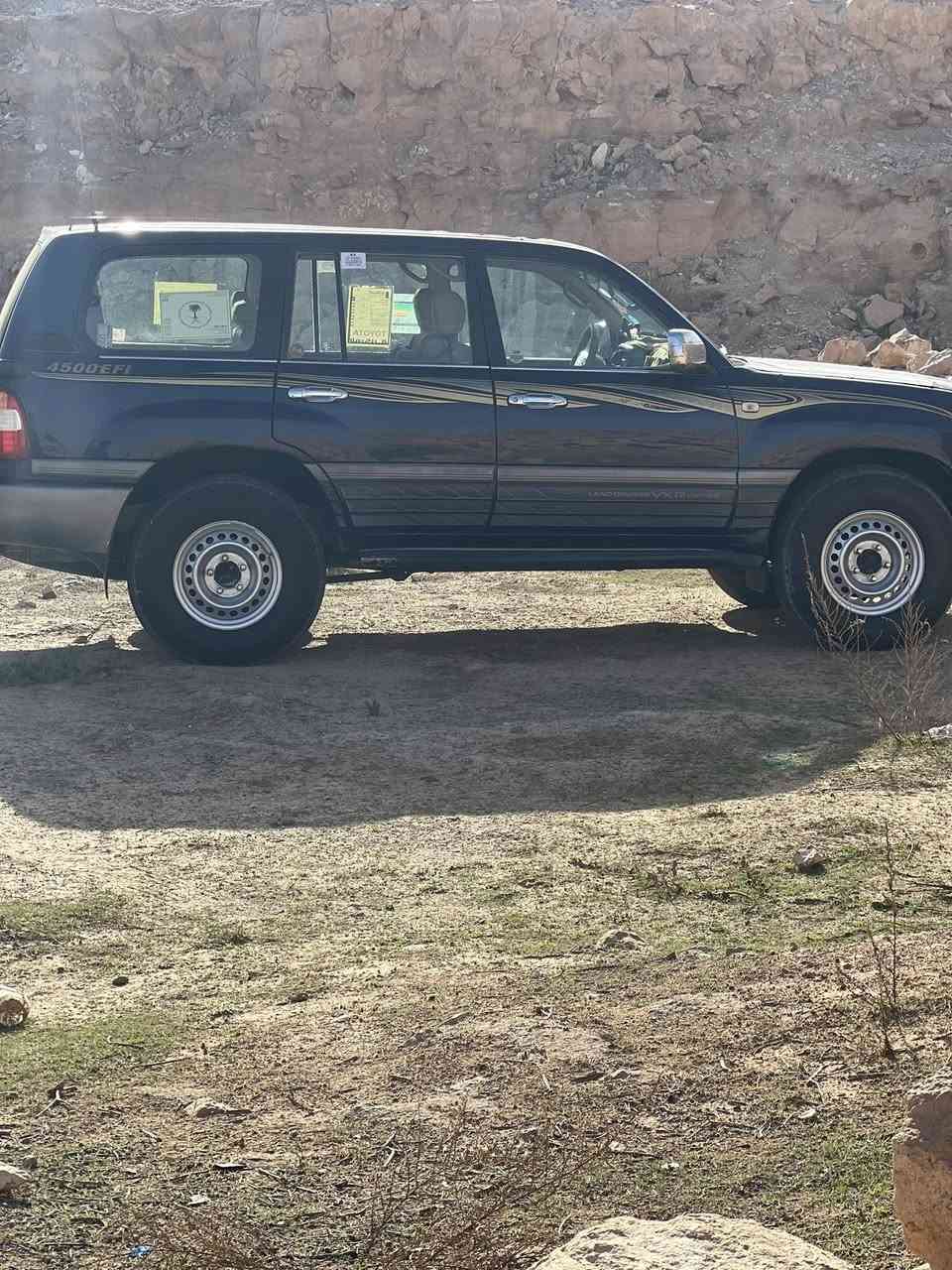 لاندكروزر مونيكا موديل98  اصل فول موصفات لون نيلي رقم نجف مميز محر ك نضيف تخم تاير بالون جديد تبريد شغال كهربائيت كله شغاله محرك 6 عدل بسمي تحويل ثاني يوم سعر145وبيه مجال قليل***********
