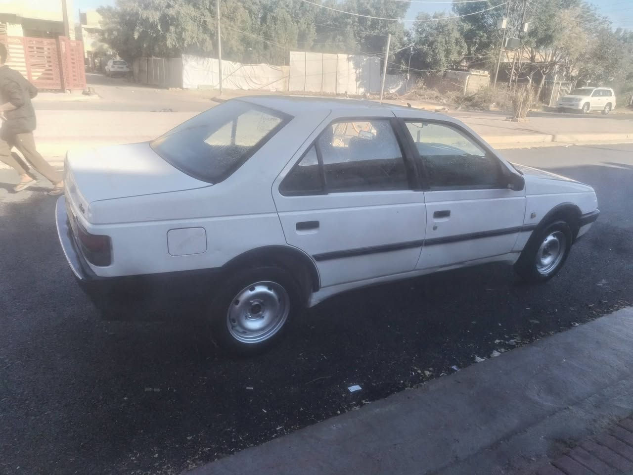 السلام عليكم بيجو رقم بغداد بأسمي خصوصي رقم انكليزي السياره كامله موديل 2009 بيهه بدايه تبخير اكسل ياباني هسه شاده تخم تاير 14 جديد هسه شاده كشنات النترا شاشه كامرات مكاني بغداد الحسينيه  *********** السعر 27وبيهه مجال بسيط
