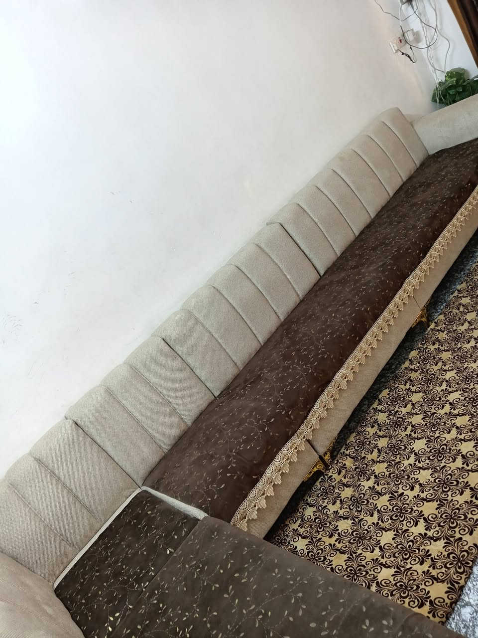 للبيع *********** *********** بغداد غزاليه ب ٣٥٠ الف دينار وبيهه مجال تخم ١٠مقاعد جديد
