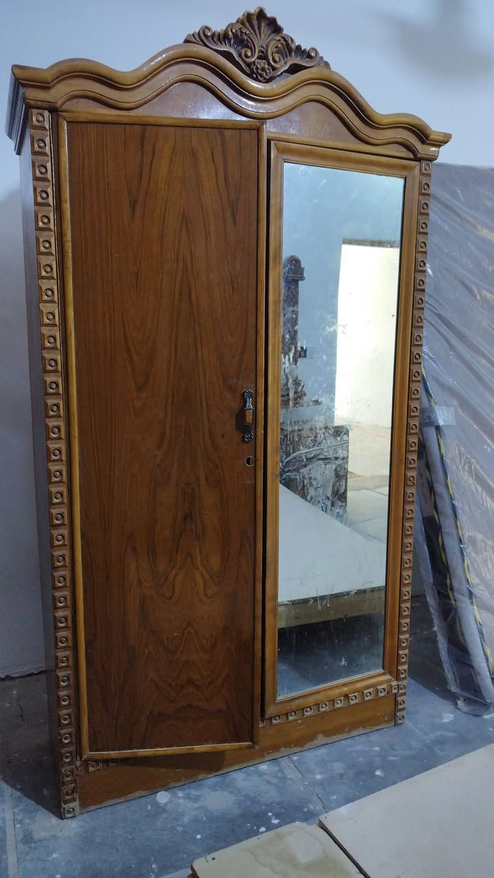 غرفة نوم ام 6  صاج عراقي 5 ملم
السعر 650 وبيها مجال   مكاني ديوانيه قضاء سومر 
***********
