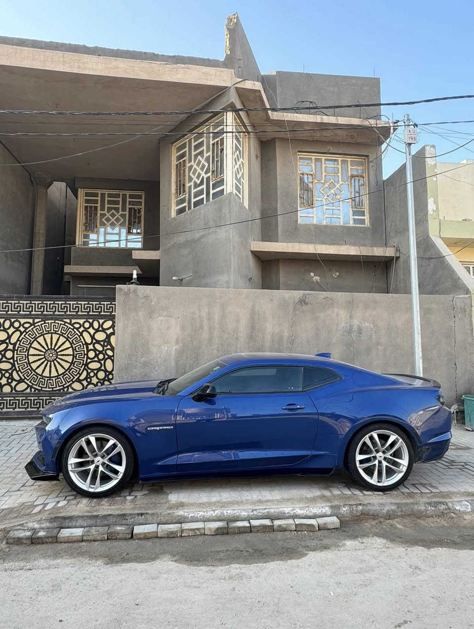 السلام عليكم 
للبيع فقط 
كمارو 2023 كلين كلين 
بدون حادث بدون صبغ بدون غرق 
فقط كسر بل دعامية 
واني بدلتها مال ss ودعامية قديمة موجودة
دعامية قديمة بدون صبغ 
سيارة مكفولة ونظيفة 
ماشية 33 الف ميل 
سيارة كاملة لحية اماية
دوسات جانبية 
كفرات مري باتمان
بس بلوجكتر مشتري ب 200 دولار
سبايدر خلفي 
فول موصفات 
فتحة سفق
بصمة 
تحكم ستيرن 
شفتات ستيرن 
عليها علامة ضوة قمر
سايد بريك بصمة 
شاشة جبيرة 
كامرة خلفية 
كشنات كهرباء 
تشغيل عن بعد 
سيارة بدون نقص برغي 
دشبول كلة طافي 
محرك 4 سلندر تيربو 
قوي وقتصادي
الي تفيدة ما اقصر ويا 
سيارة مال جناي 
الي يدور قطعة حلوة ونظيفة 
ولون ميزة
السعر ((205))
رقم بغداد ب اسمي 
شباب كاتب كلشي 
السعر وصور حادث 
وكلش تفاصيل 
فقط جاد بل شراي يتصل 
***********
