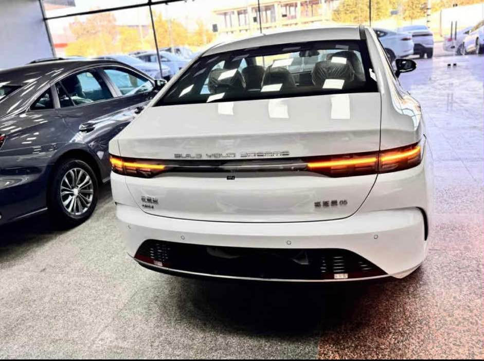 Byd destroyed 2025 
مودیل ٢٠٢٥ 
فوول فوول مواصفات 
سبوغ تەنک 
نیو هەزار رۆییە (٥٠٠کم)
ماوەی ژمارە کاتی مانگێکی ماوە 
☎️*********** أربيل, العراق

