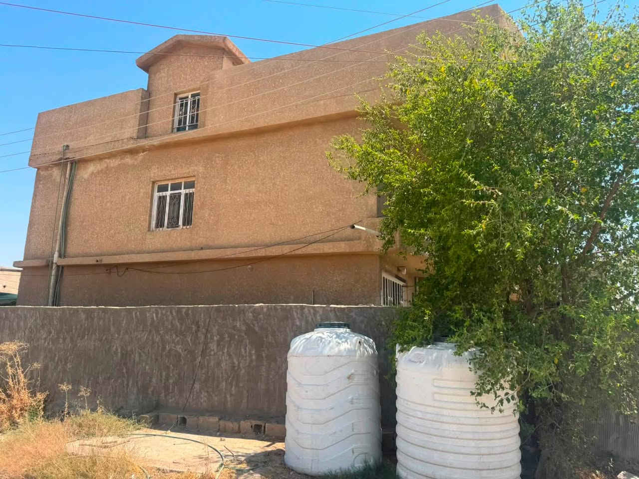 سلام عليكم للبيع مجمع النخيل القريه النفطيه مراجعة صاحب الدار ابو ضياء الساعدي *********** غير متواجد عل فيس

