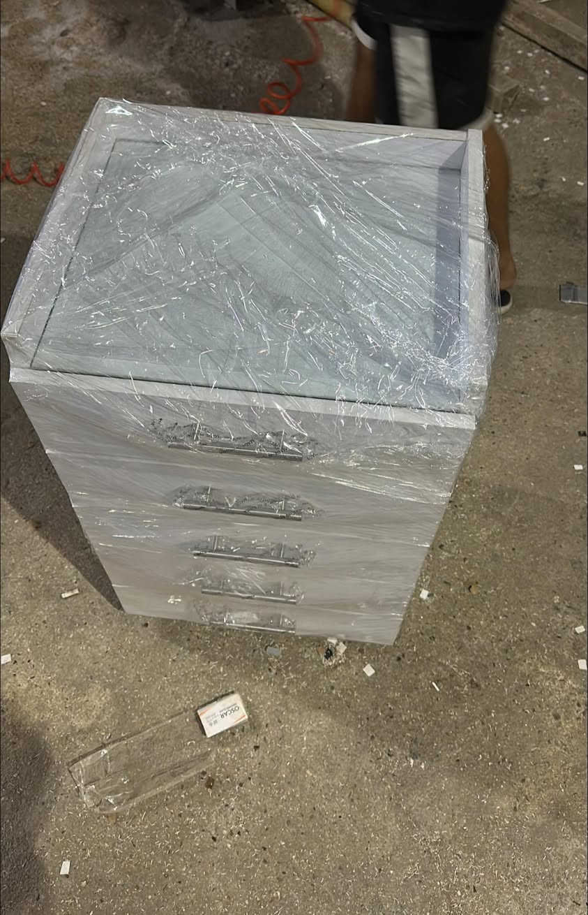 ترولي عيادات طبية ❤️
خشب درجه اولى تركي mdf متانه 18 ملم حراري مضاد ضمان سنه نضام تبديل 

قياس 
لعرض 50 سم
عمق 40 سم
ارتفاع 85 سم

توصيل كافه محفضات 🚕 
بغداد 10 الف شد مجانا 
محفضات 15 الف شد مجاناً 

عنوان مخزن بغداد الحبيبيه قرب ساحه الحمزه
رقم الهاتف : ***********
