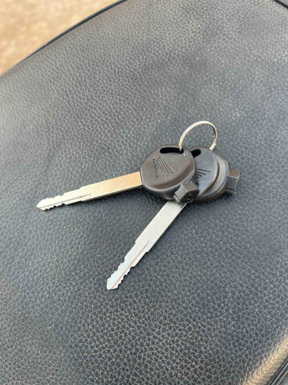 سلام عليكم سبيسي ياباني شغاله سعر ب350  مكينتها ناعممه وبيها شلعه قفل جوزه قفل ستيرن شغال لا تبخر لا دخن مجفته قبل شهر تجفيت لاصلي دهن جديد   هندر شغال  وسلف شغاله بس السلف هوزه بس دكمه لايت شغال دبل سويج 2 التايرات جدد كلاجات جدد الصالنصه لاصليه ام الختم  مكاني كوت رقمي *********** اتصل او واتساب موجود
