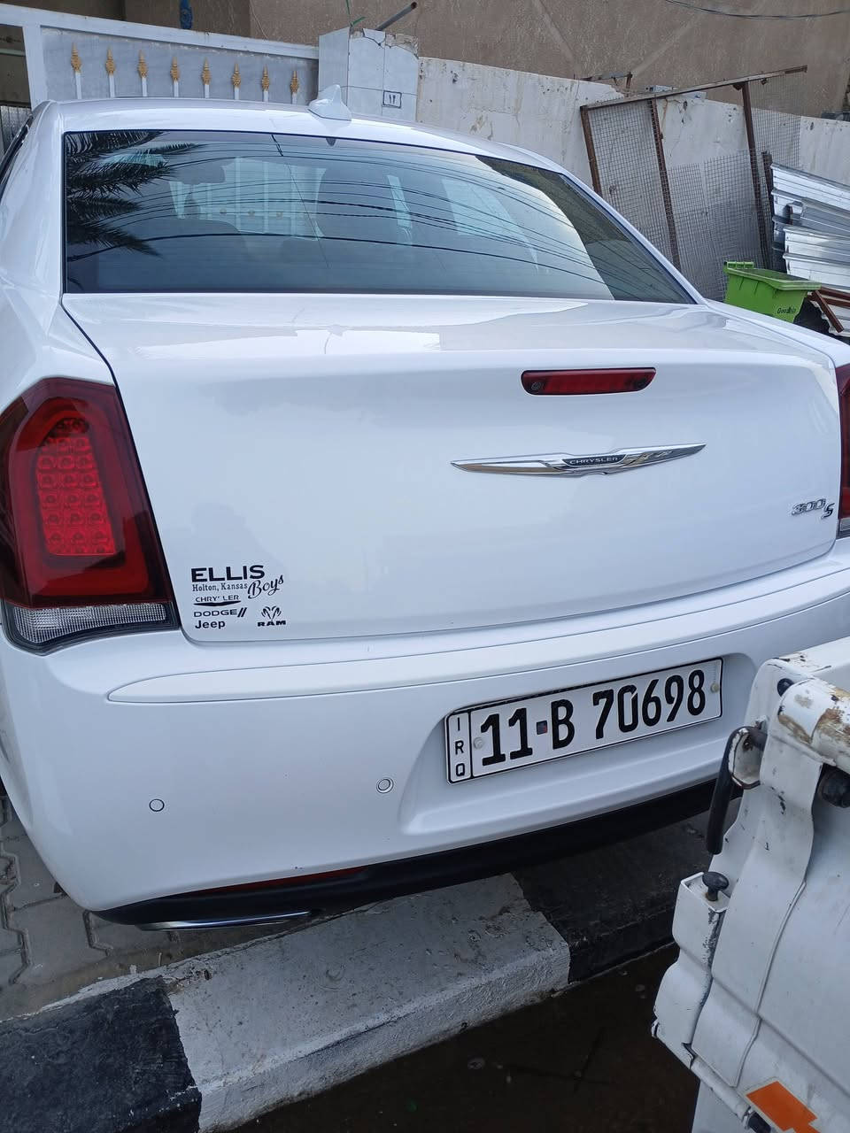 سلام عليكم اوبامه مرمز ٢٣ اصل ١٨ السياره فول بيه حادث فقط الباب خلف السايق والدور الجاملغ فقط بدون ايرباك السياره بأسمي مكان السياره نجف اتصل واني بخدمتك ***********
