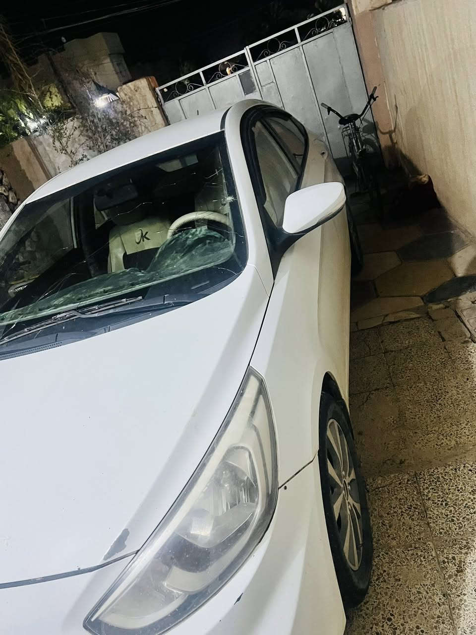 سلام عليكم اكسنت
2016 خليجي فول مواصفات

محرك 1600

 اتصل ***********
4 دسك 

3 قطع صبغ بدون دواخل 
سعر 93
