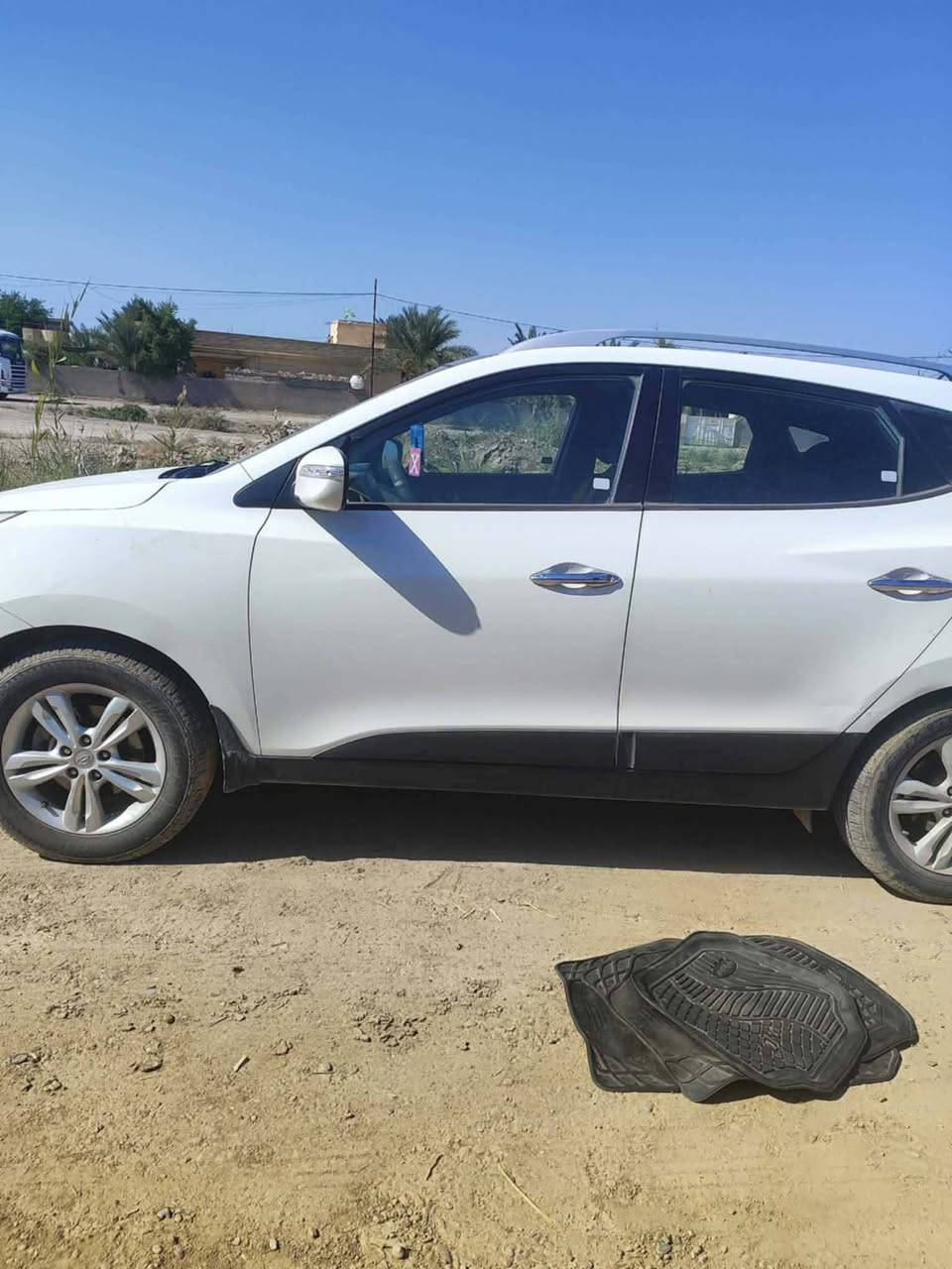 سلام عليكم توكسان للبيع مكفوله عده لبسونار سياره فول مواصفات
بنورما 
بصمه
شاشه                                                                        
تبريد 🥶 شغال
تدفئه 🔥شغال

سياره خير من الله مال جناي
رقمه اربيل الانكليزي تحويل ثاني يوم
وين ميعجبك تفحص 
ماشيه190الف
مكان سياره بابل ــ جبله
سياره احلئ من صور 
***********
