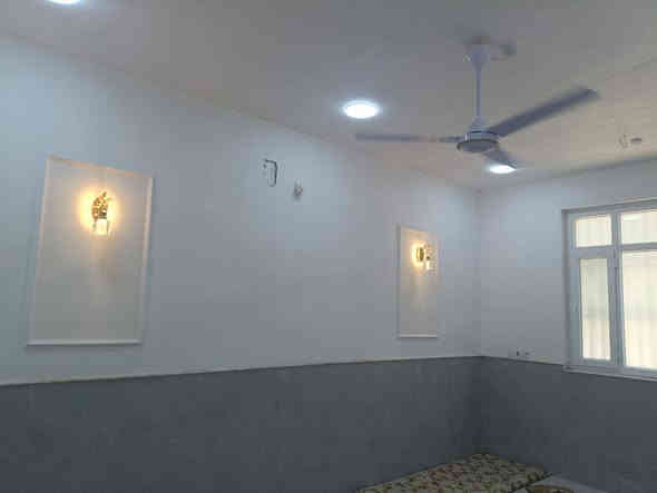 ارض 700 متر مشيد عليها بيت طابقين  
 مساحته البيت بناء 180م
نوع العقار سند 25 طابو زراعي 
العنوان قرب فندق البارون مقابيل مدرسه القزوينى عمود 94 وتنزل بشارع العريض تقريبا 300 متر  نفس الشارع يخرجك ع حي العباس
البناء البيت حديث ٢٠٢٥ كله جمهوري طابوق وصب مسلح 
يرهم بيع او امراوس 
السعر 450 وبي مجال
للاستفسار 
***********
***********
مكتب المحافظة للعقار في كربلاء 
نقدّم خدمات البيع، والشراء، والرهن، والإيجار 
للتواصل والاستفسار  او عرض اعلانك اتصل على الارقام واتساب  
***********
***********
