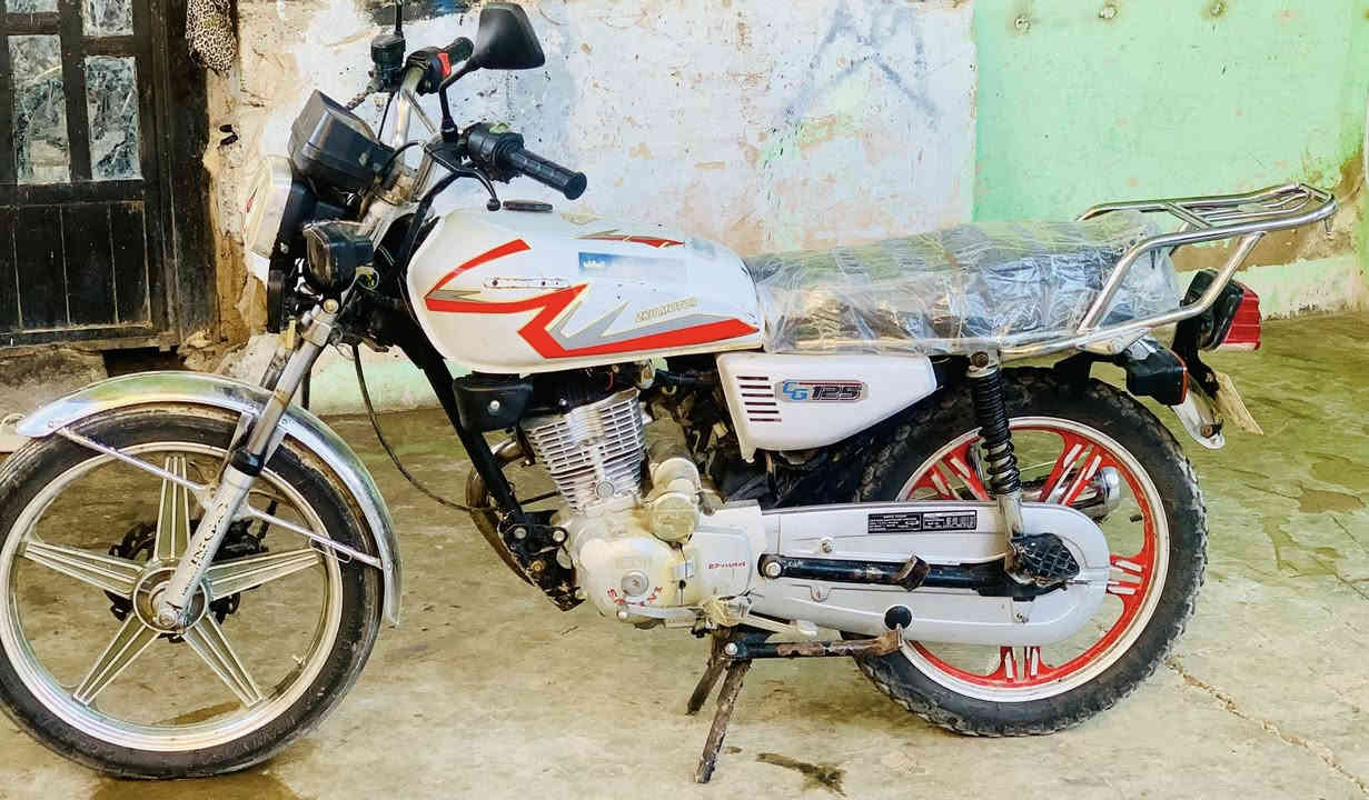 السلام عليكم ماطور سيفان اللبيع موديل ١٩ماطور نضيف محرك بلادي تبريد نشاط فول سلف شغال لايت عالي ناصي كله شغال كهربايات كلها جديده تايرات جدد
السعر خاص 

‭٠٧٨٨ ٦٦٤ ٨٣١١‬
