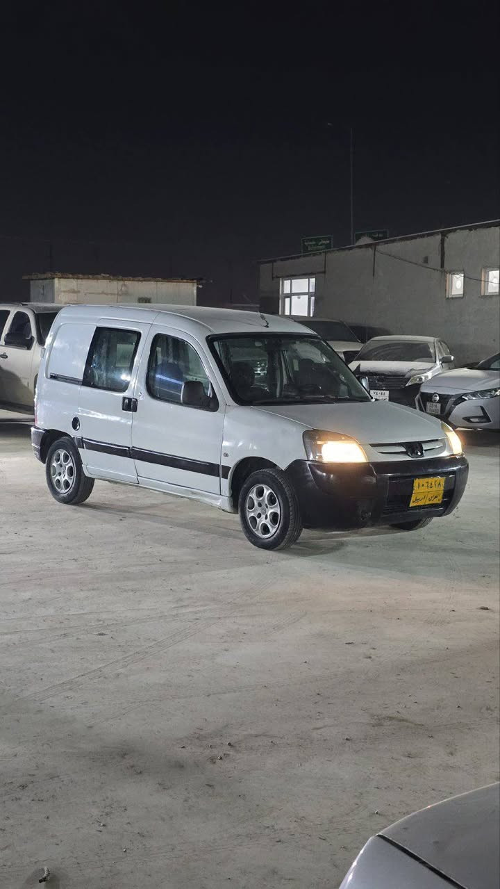 بيجو كرفان موديل ٢٠٠٩ مه كينه بنزين زو  باكه هيجي نيه سعري ٣٣ ورقه و مجال زماره موبايل *********** أربيل, العراق
