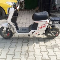 دراجه للبيع شحن بس يحتاج لها بطاريتين كل شيء ما بيها المكان الحريه الا...