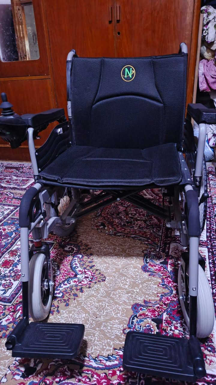 عربة معاقين جديدة على الباتري تشتغل يعني شحن 
السعر 450
للاتصال ***********
