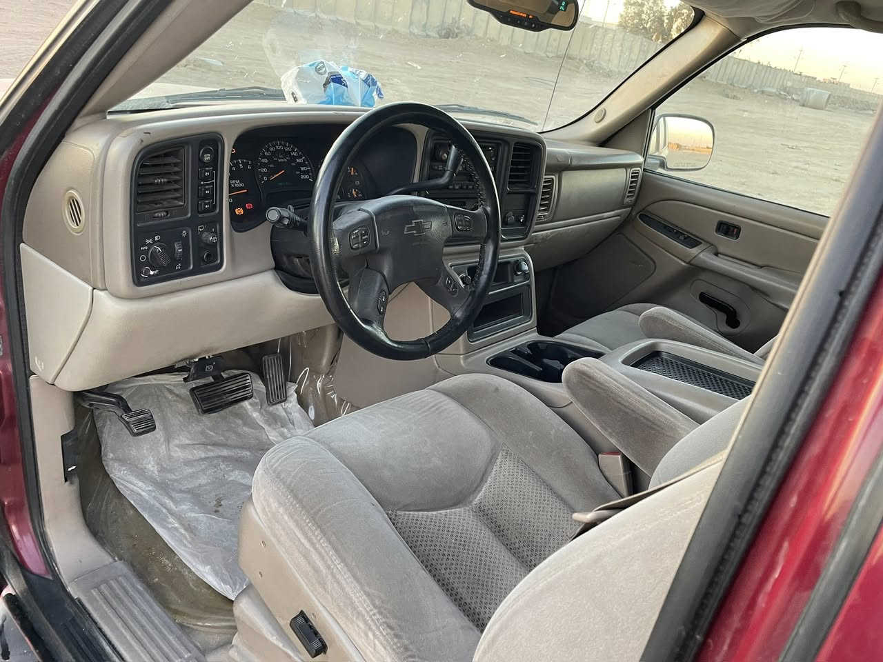 السلام عليكم البيع تاهو 2005 دخول جديد ادوات سياره جديده محرك كير اكسن جدد حداده جديده سياره جاهزه من كلشي سعره 90 ورقه مكاني بصره ***********
