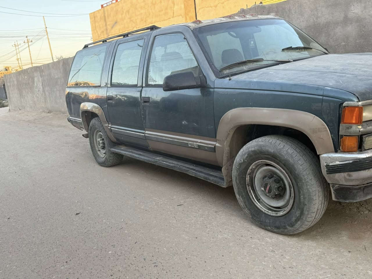 جمسي بهبهان 1996للبيع سياره كير ومحرك  خير من الله سياره كفاله من اصوليات ونقل جثه سعرها 45 وبيها مجال سياره لا ضربه ولا حادث بس باب مبدل تواصل على رقم***********
